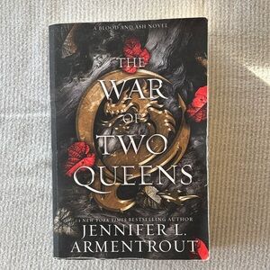 The War of Two Queens Book with Red and Gold Cover